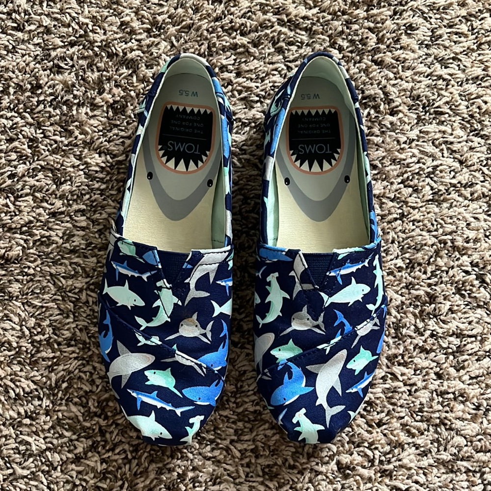 Shark toms